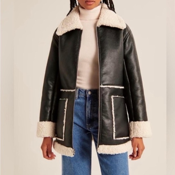 Abercrombie & Fitch Jackets & Blazers - Abercrombie & Fitch Black Teddy Jacket with Cream Accents